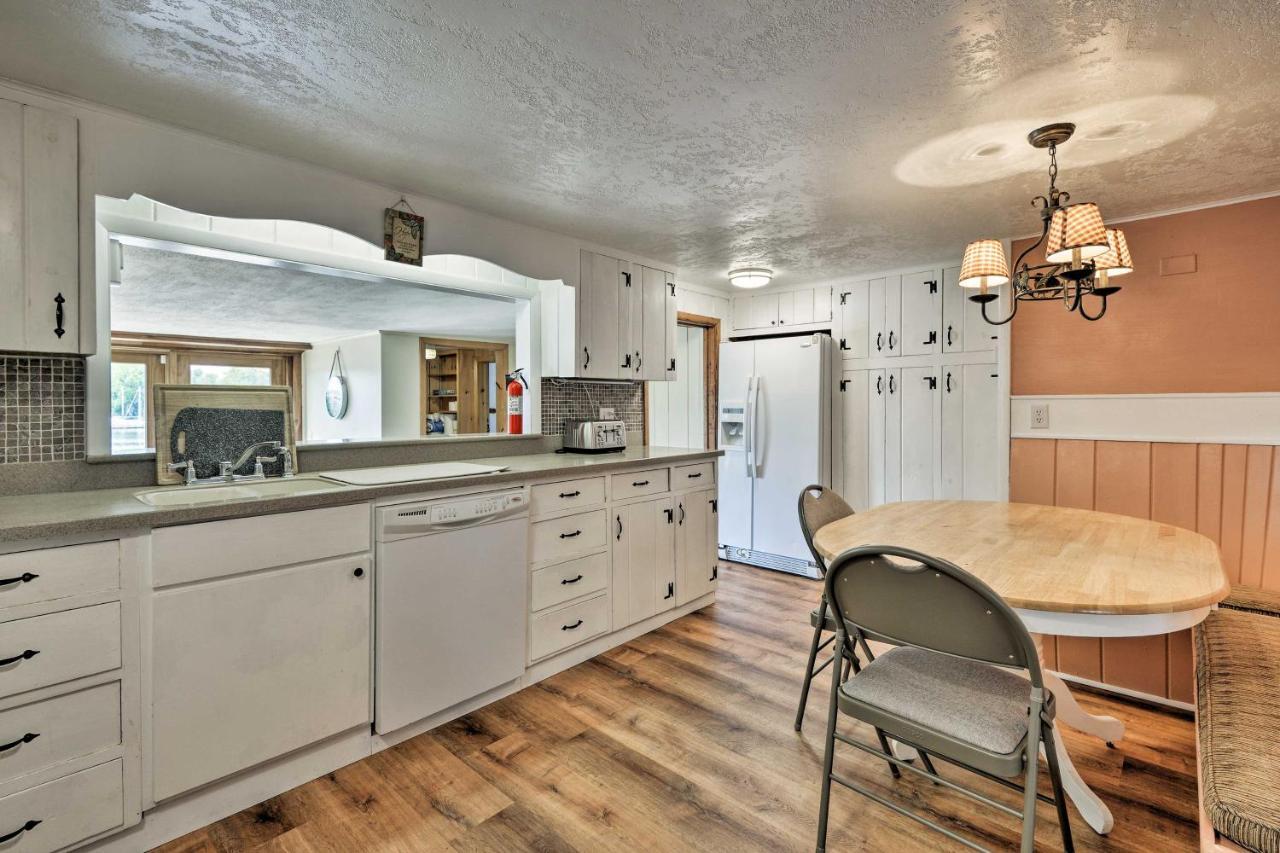 Family Cottage On Chaumont Bay, Walk To Downtown Luaran gambar